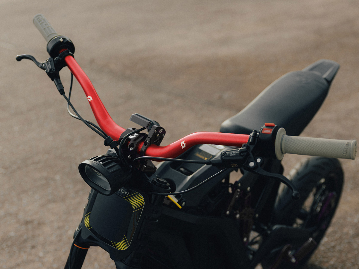 Full-E Charged High-Rise Handlebar 31.8mm Red